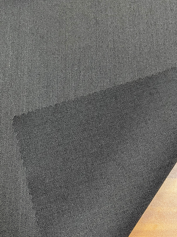 WOOL LIKE WOVEN AH-71723 65%T+32%R+3%WPlat și neted, poate reflecta urmele fine textile și poate arăta temperamentul nobil al țesăturii.